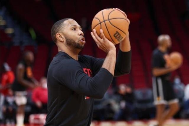 半岛体育官网-连补三员快艇完成中期补强 最后一块拼图是韦少？