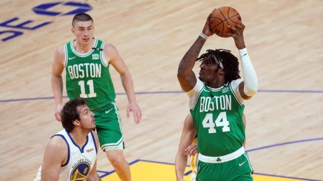 半岛体育官网-罗威膝伤影响凯尔特人命运 乌度卡正考虑变阵？